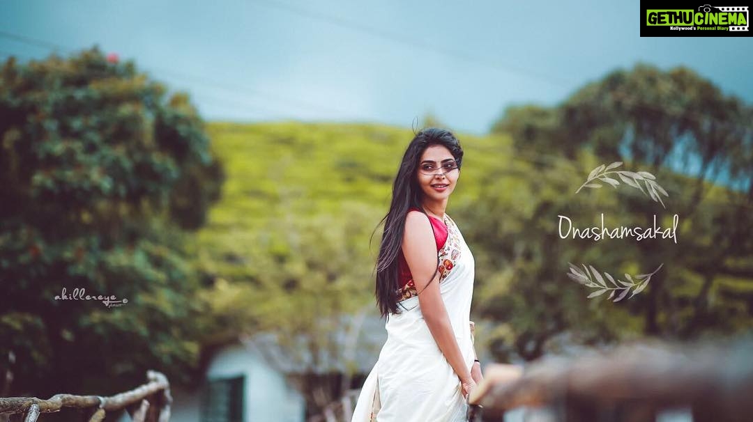 Aishwarya Lekshmi Instagram - Happy Onam Again!!! #onam2017 #favouritestsaree ❤❤ #favoritepicture