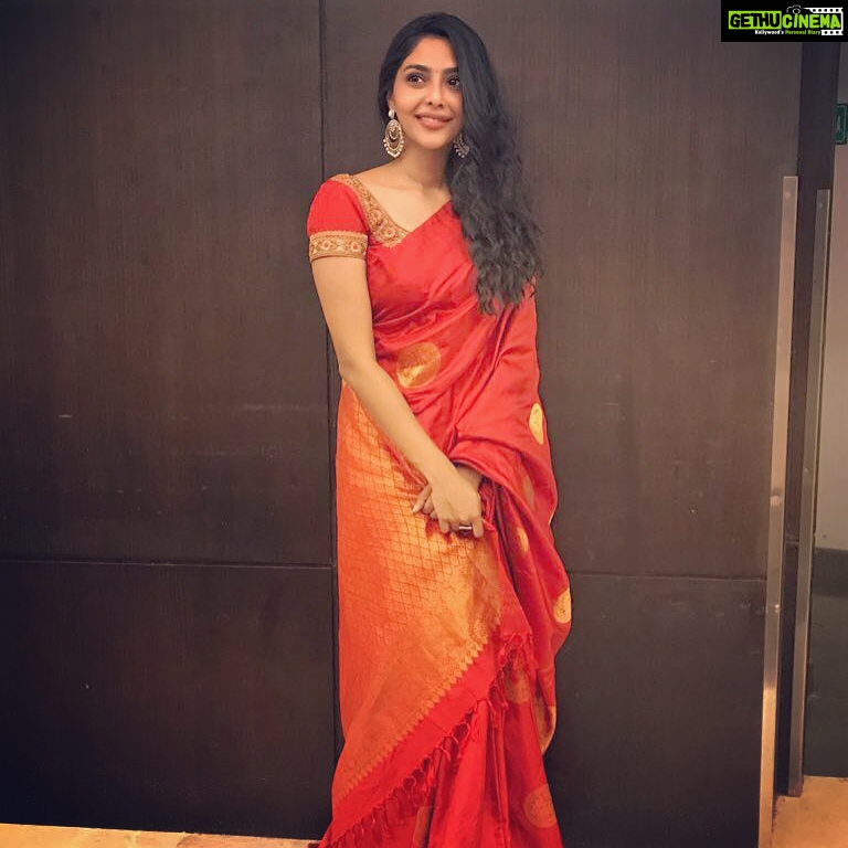 Aishwarya Lekshmi Instagram - Red Rachel💃🏻 #nnoipromotions #onam2017 #labrenda