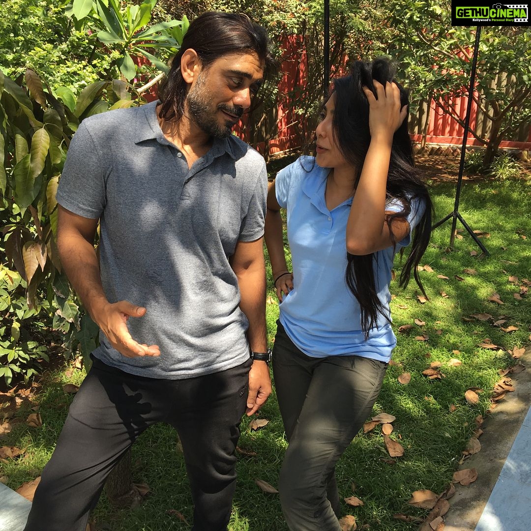 Aishwarya Lekshmi Instagram - How to pose hawt in pictures ! Taking notes sir 😋 #lunchbreakfun #hungermakesmecreative