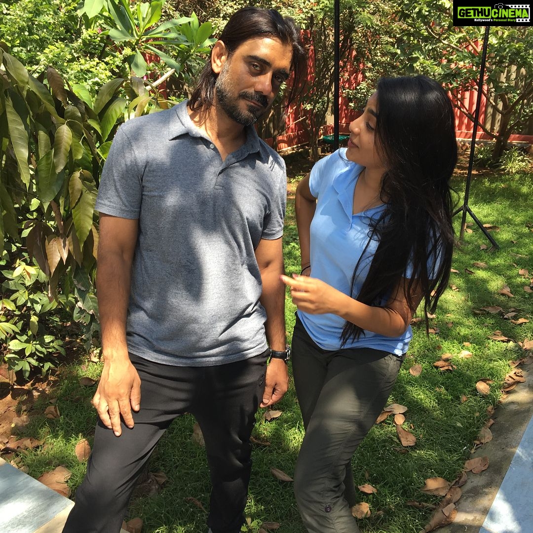 Aishwarya Lekshmi Instagram - How to pose hawt in pictures ! Taking notes sir 😋 #lunchbreakfun #hungermakesmecreative