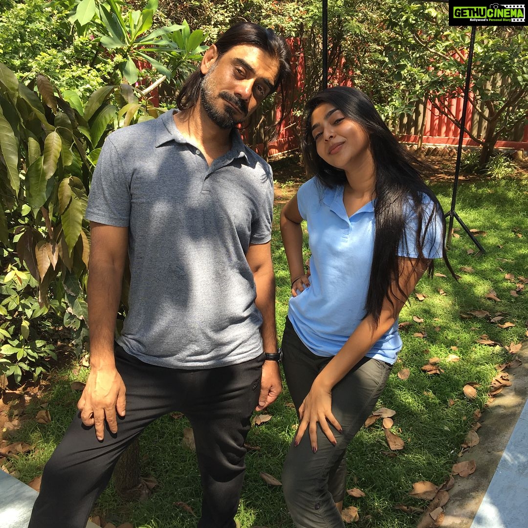 Aishwarya Lekshmi Instagram - How to pose hawt in pictures ! Taking notes sir 😋 #lunchbreakfun #hungermakesmecreative