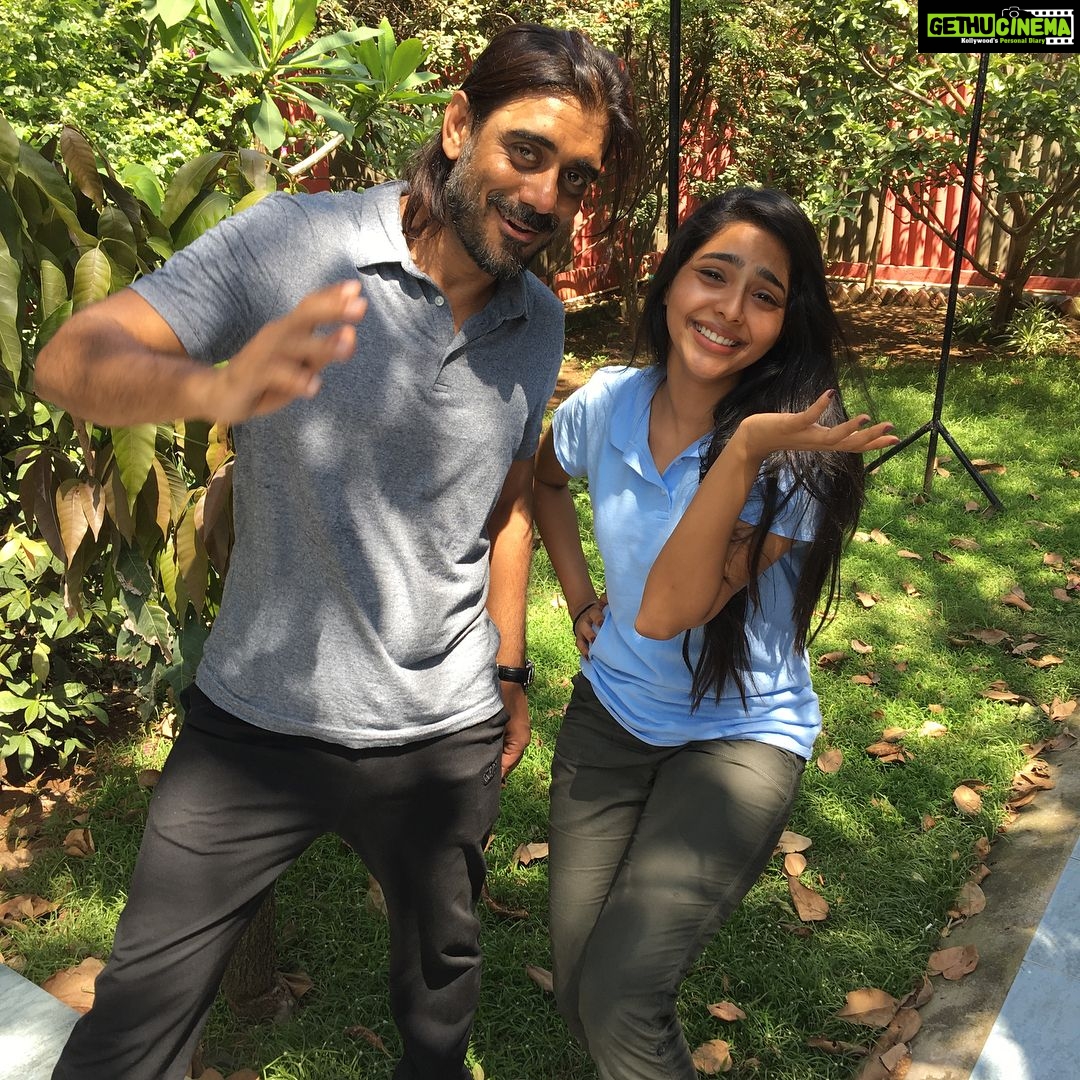 Aishwarya Lekshmi Instagram - How to pose hawt in pictures ! Taking notes sir 😋 #lunchbreakfun #hungermakesmecreative