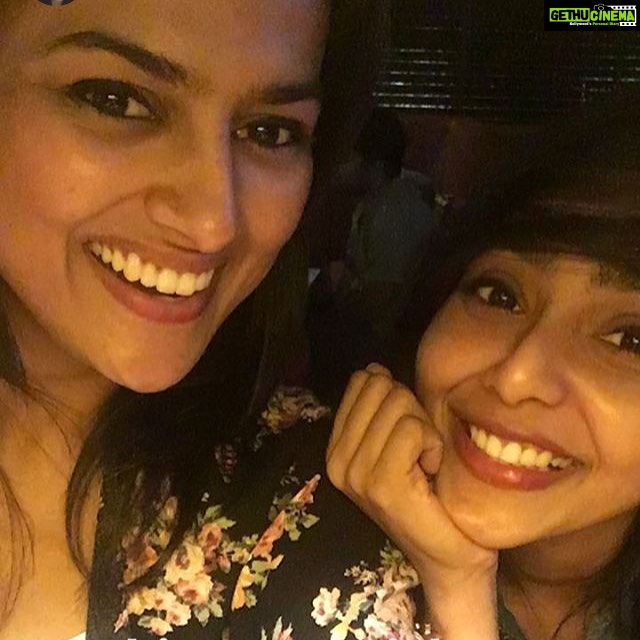 Aishwarya Lekshmi Instagram - When #RICHIE and #njandu met !!!!! @shraddhasrinath is Gorgeousssnessss unhandlablllle!!!!! 😍😍😍😍😍 #RICHIE #NNOI #nivinpauly