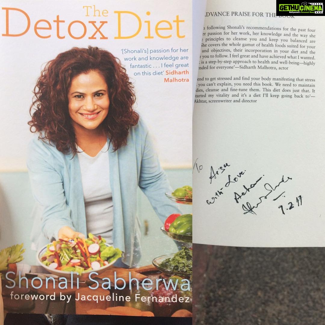 Aishwarya Lekshmi Instagram - Dads gift!!! Pretty sure it will be a great read!!!! He was quite worried iam doing diet the wrong way..What a way to tell!!!