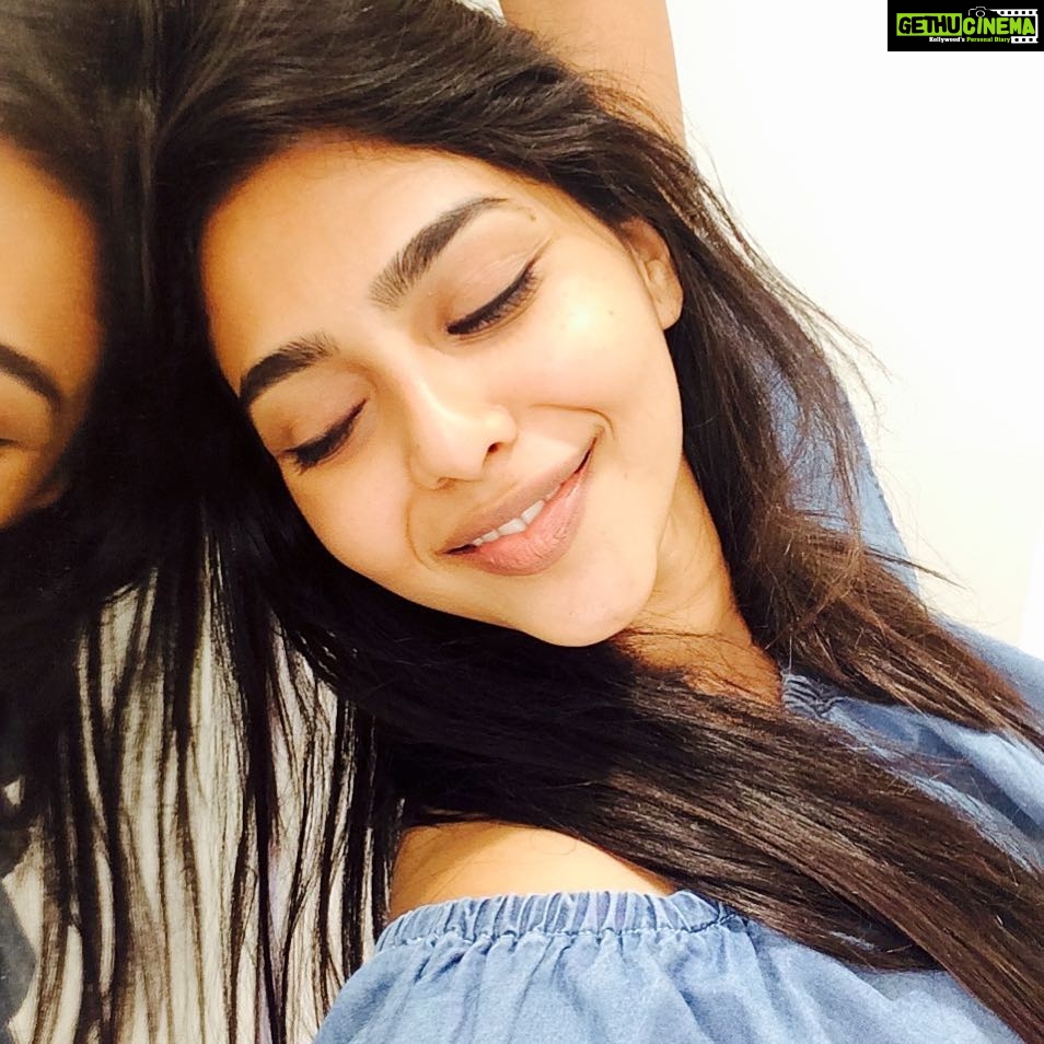 Aishwarya Lekshmi Instagram - The Closed Eye smile😌 #smileytutorial