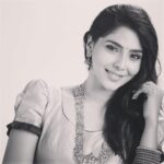 Aishwarya Lekshmi Instagram - Quite posy 😬#tamilponnumode