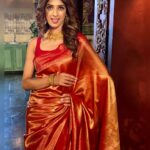 Aishwarya Sakhuja Instagram - From 'Yo' to 'Yayy', I slay in both . . #ethnicwear #saree #indianwear #lookbook #stylefile #instagood #instamood #instafashion #aishwaryasakhuja