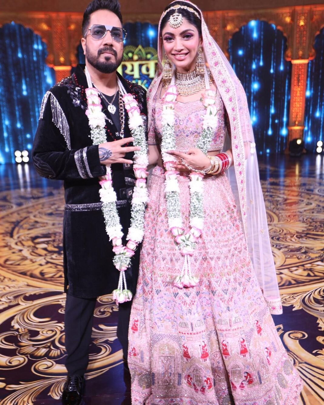Akanksha Puri Instagram - Here’s to our New Beginnings ❤️
@mikasingh
.
.
#mikadivoti #mikasingh #mika #akankshapuri #mikasha #love #swayamvarmikadivohti #goodvibes #newbeginnings
#life #❤️ Akanksha Puri Instagram - Here’s to our New Beginnings ❤️ @mikasingh . . #mikadivoti #mikasingh #mika #akankshapuri #mikasha #love #swayamvarmikadivohti #goodvibes #newbeginnings #life #❤️