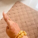 Akanksha Puri Instagram - My Hands couldn’t look Prettier ❤️ Pyaar ki Nishaani “Kangan” ❤️👑 . Love love love ❤️ 👑 #trendingreels #love #reelsinstagram #reelitfeelit #goodvibes #mikadivohti #mikasingh #mikasha #akankshapuri #swayamvarmikadivohti #❤️