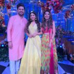 Akanksha Puri Instagram - From the Haldi and Mehendi night with my mains @immansibagla @varun.bagla @tunushkaa ❤️ Thank you guys for being a part of my Big day and being such an important part of my life ❤️ love you all ❤️✨ Shukriya 💕 . . #mehendi #haldi #haldiceremony #friendlikefamily #swayamvarmikadivohti #mikadivohti #mikasingh #akankshapuri #mikasha #❤️