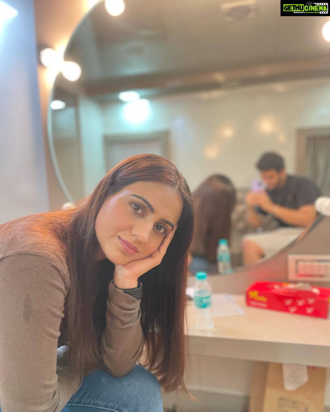 Aksha Pardasany Instagram - Full time actor and also a part time model for @kaushal_dp P.S. Whether you’re in the mood for it or not, being around a cinematographer means you have to pose when ‘ OMG the light is beautiful’ 🙄 #actor #cinematography #cinematographer
