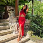 Akshara Gowda Instagram - I exist in two places , here and where you are ❣️❤️ Styled by @_anita_priya Wearing @arokaofficial Footwear @snowflakesfootwear #aksharagowda #stylishtamilachi #aksharagowdabikki #stylishtamizhachi #bali #snorkeling #water #ocean #sunset #rockbarbali #rockbar #theroyalpitamaha The Royal Pita Maha Resort & Spa, Ubud