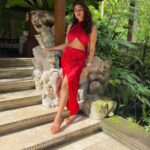 Akshara Gowda Instagram - I exist in two places , here and where you are ❣️❤️ Styled by @_anita_priya Wearing @arokaofficial Footwear @snowflakesfootwear #aksharagowda #stylishtamilachi #aksharagowdabikki #stylishtamizhachi #bali #snorkeling #water #ocean #sunset #rockbarbali #rockbar #theroyalpitamaha The Royal Pita Maha Resort & Spa, Ubud