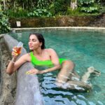 Akshara Gowda Instagram – Missing this 🥂 

#aksharagowda #stylishtamilachi #aksharagowdabikki #stylishtamizhachi #bali  #snorkeling #water #ocean  #sunset #rockbarbali #rockbar #theroyalpitamaha #monday #mondayvibes The Royal Pita Maha Resort & Spa, Ubud