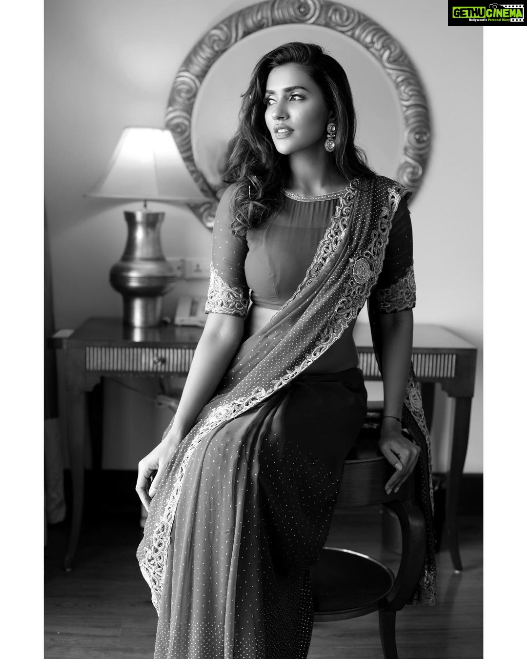 Akshara Gowda Instagram - She smells of lavender and rain β¦β¦ - @siddharth_vox π¦π Styled by @officialanahita Makeup and hair: @naazbridalmakeovers Pics: @thescienceofphoto #aksharagowda #stylishtamilachi #aksharagowdabikki #stylishtamizhachi #dreamy #style #thewarrior #thewarriorr #warrior #rapo #blue