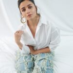 Alia Bhatt Instagram – just another day … lounging around and promoting darlings – hope you’re having a nice day .. bye 😊☀️👀

#DarlingsOnNetflix