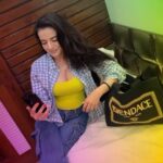 Ameesha Patel Instagram – DELHI…removing time in my make up van in the breaks of shoot 4 some VIDEO CALLS with my lovely fans… for best deals 4 Video calls or Meet n greets u can WhatsApp my most trusted manager Mr Mahesh on ‭+91 98330 20363‬ or SMS on +91 91674 19954 💖💖🧿🧿👍🏻