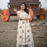Ammu Abhirami Instagram – 🌼🌼🌼
Styling: @shriya_sriram 
Outfit: @shrees_ethnic_wear 
Photography: @sat_narain 
@the.portrait.culture
 @__studio_j_
 @praveenbabu96
*2nd and 3rd pictures are taken by our darling anchor the one and only @rakshan_vj ❤️*