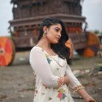 Ammu Abhirami Instagram - 🌼🌼🌼 Styling: @shriya_sriram Outfit: @shrees_ethnic_wear Photography Team: @sat_narain @the.portrait.culture @__studio_j_ @praveenbabu96