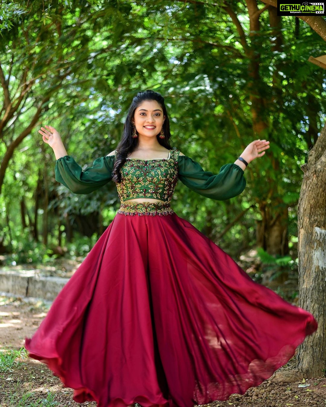Ammu Abhirami Instagram - ♥️♥️♥️ Dream team: Styling: @shriya_sriram Outfit: @shrees_ethnic_wear 📸 team : @__studio_j_ @the.portrait.culture @sat_narain