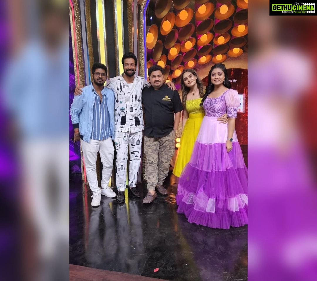 Ammu Abhirami Instagram - My dear @kuraishi_the_entertainer anna❤️ words cannot explain the amount of love and admiration i have on you🤗 thank you so much anna for always being there for me!!! We were the highest paired in this season and you are such an amazing performer cannot wait to watch you reach more and more greater heights❤️❤️❤️…. Dear @vijaytvpugazh ❤️ round 1 oda amazing comali! Apart from being an amazing performer , only people who have met you will know the amazing human you are❤️ please be the same you are the best ☺️❤️… @chellasundar our darling ❤️ our backbone , my most dialed favourite contact🤗 thank you darling for being there for us , for putting up with us i love you for your kindness and sweetness ♥️♥️♥️… @rakshan_vj you are the sunshine of our set rakshuuu best anchor and such a sweet sweet heart you are! Please remain the same positive bomb that you are❤️… Special mention my favourite @adhirchi_arun ☺️thank you arun for showering me with so much of love and care our friendship means a lot to me… kandipa un nalla manasuku nee periya vishayangal achieve panuva☺️… I want to keep thanking every single one of them individually … All i can say now is everyone whom I met in the sets of cwc3 thought me how to become a better human and live life to the fullest 🤗 nandri nandrii everyone 🧿…