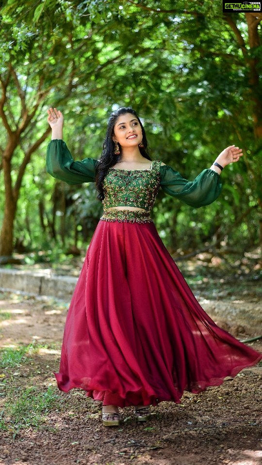Ammu Abhirami Instagram - ❤️❤️❤️ Styling: @shriya_sriram Outfit: @shrees_ethnic_wear 📸 team : @__studio_j_ @the.portrait.culture @sat_narain @bharat.partha