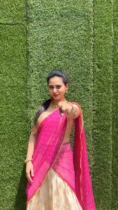 Amulya Instagram - My favourite song for my 1st reel #anemadihelutini ... Wishing huge success to our producer @tharunsudhir and to the entire time of #gurushishyaru @realsharaan sir @nishvika_ _ ♥️♥️

Costume : @memsahib_byshachinaheggar 
VC : @suryaa__gowda