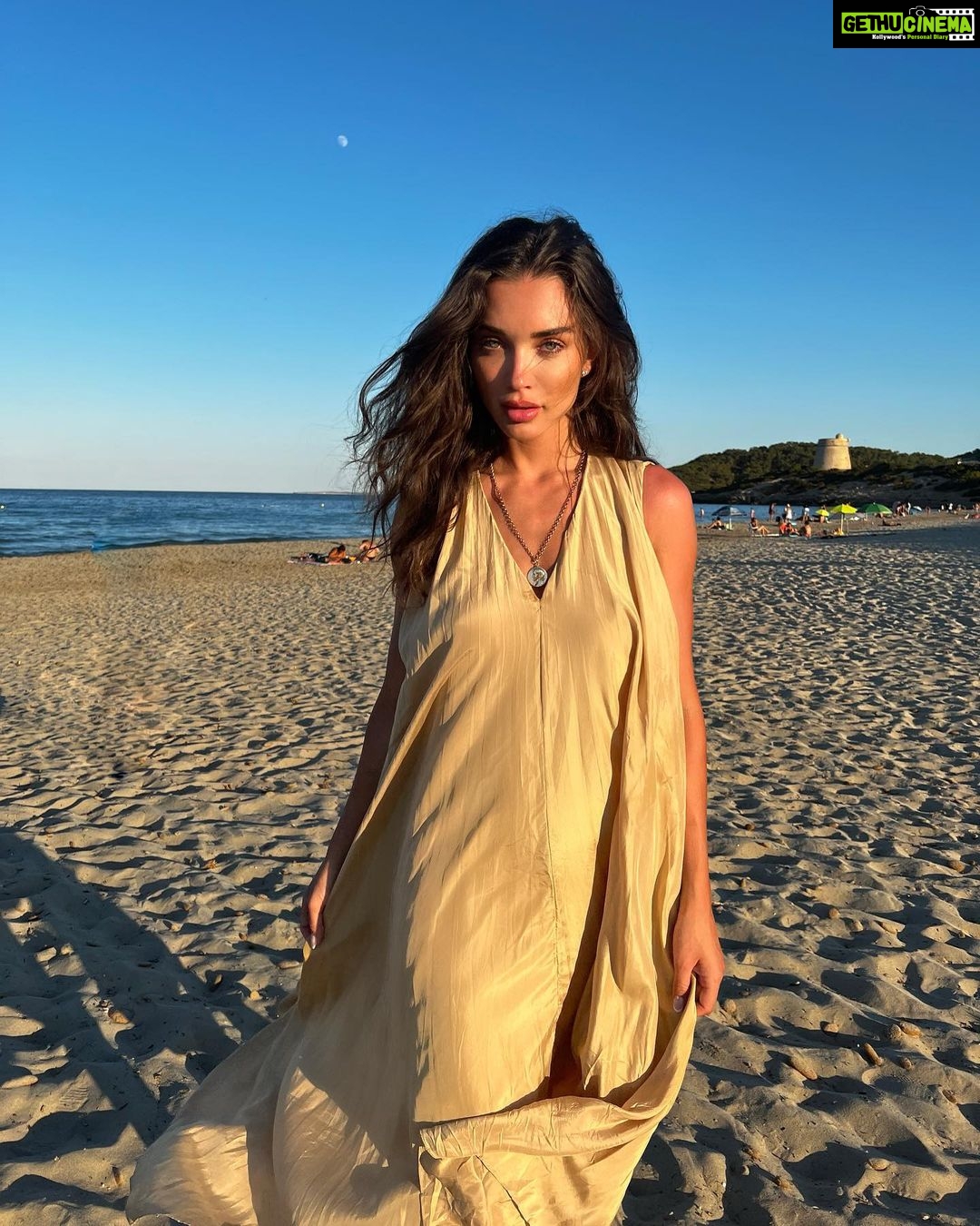 Amy Jackson Instagram - Super Moons mixed with Super Love π«ΆπΌ β¨ππ€πΌπ«ππͺ¬π Ibiza, Spain