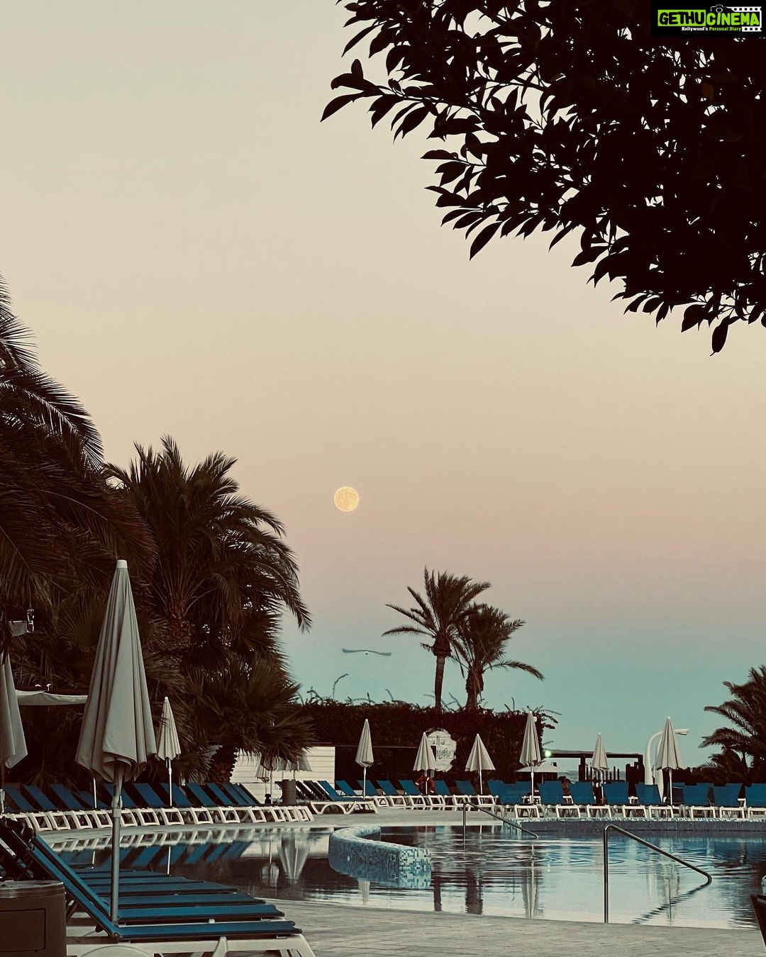 Amy Jackson Instagram - Super Moons mixed with Super Love π«ΆπΌ β¨ππ€πΌπ«ππͺ¬π Ibiza, Spain