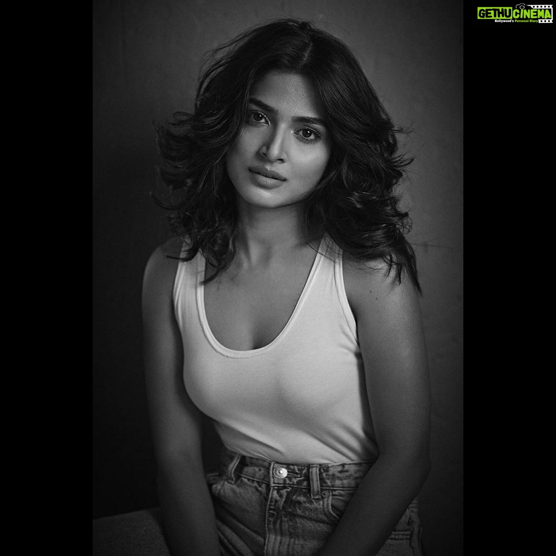 Anagha - 78.7K Likes - 🖤
Styled by: @alliaalrufai
Hair & Make up: @namratasoni
📸: @rohanshrestha