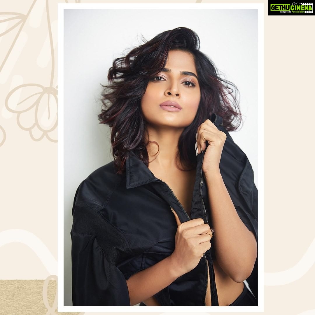 Anagha - 81.1K Likes - ⚡️
Styled by: @alliaalrufai
Hair & Make up: @namratasoni
📸: @rohanshrestha