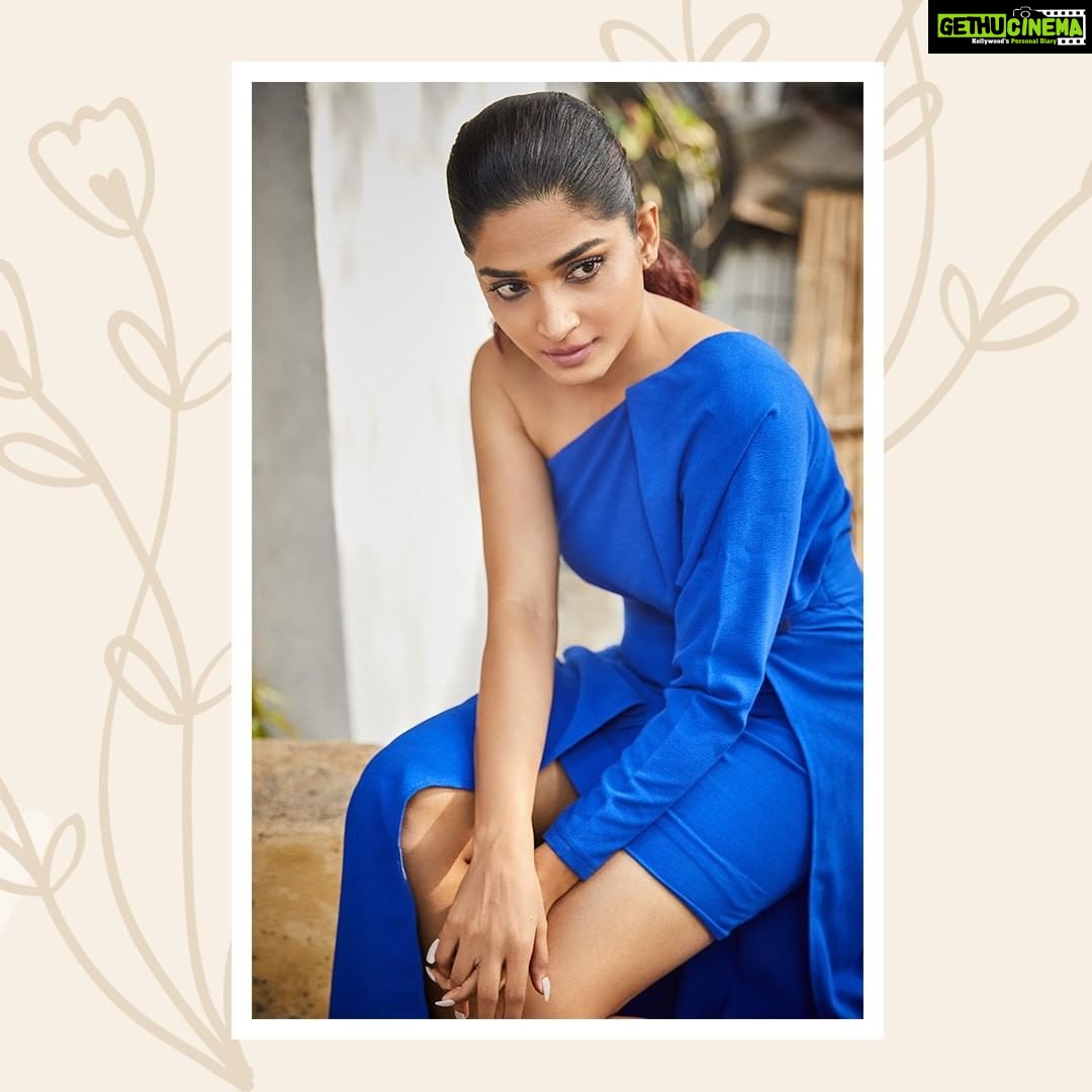 Anagha - 84.1K Likes - 💙
Styled by: @alliaalrufai
Hair & Make up: @namratasoni
📸: @rohanshrestha