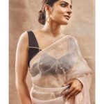 Anagha Instagram – Was a pleasure meeting you sanjaygarg … @raw_mango ,
Welcome to chennai ❤️… one of my favourite brands that honours Indian tradition and brings together the century old weaving skills and the modern design sensibilities rightly …
All the best @collage.style
@bbayelectric
@priyakaran @priyaharie @iamvigneshjayakumar @makeup101byyamini