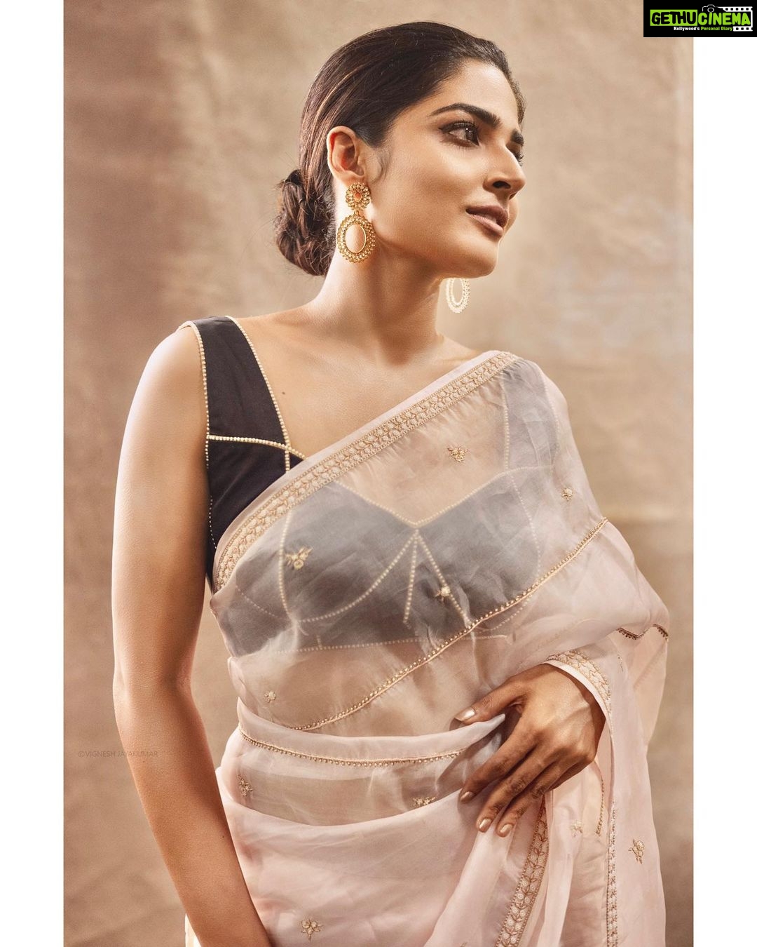 Anagha - 108.3K Likes - Was a pleasure meeting you sanjaygarg … @raw_mango ,
Welcome to chennai ❤️… one of my favourite brands that honours Indian tradition and brings together the century old weaving skills and the modern design sensibilities rightly …
All the best @collage.style
@bbayelectric
@priyakaran @priyaharie @iamvigneshjayakumar @makeup101byyamini