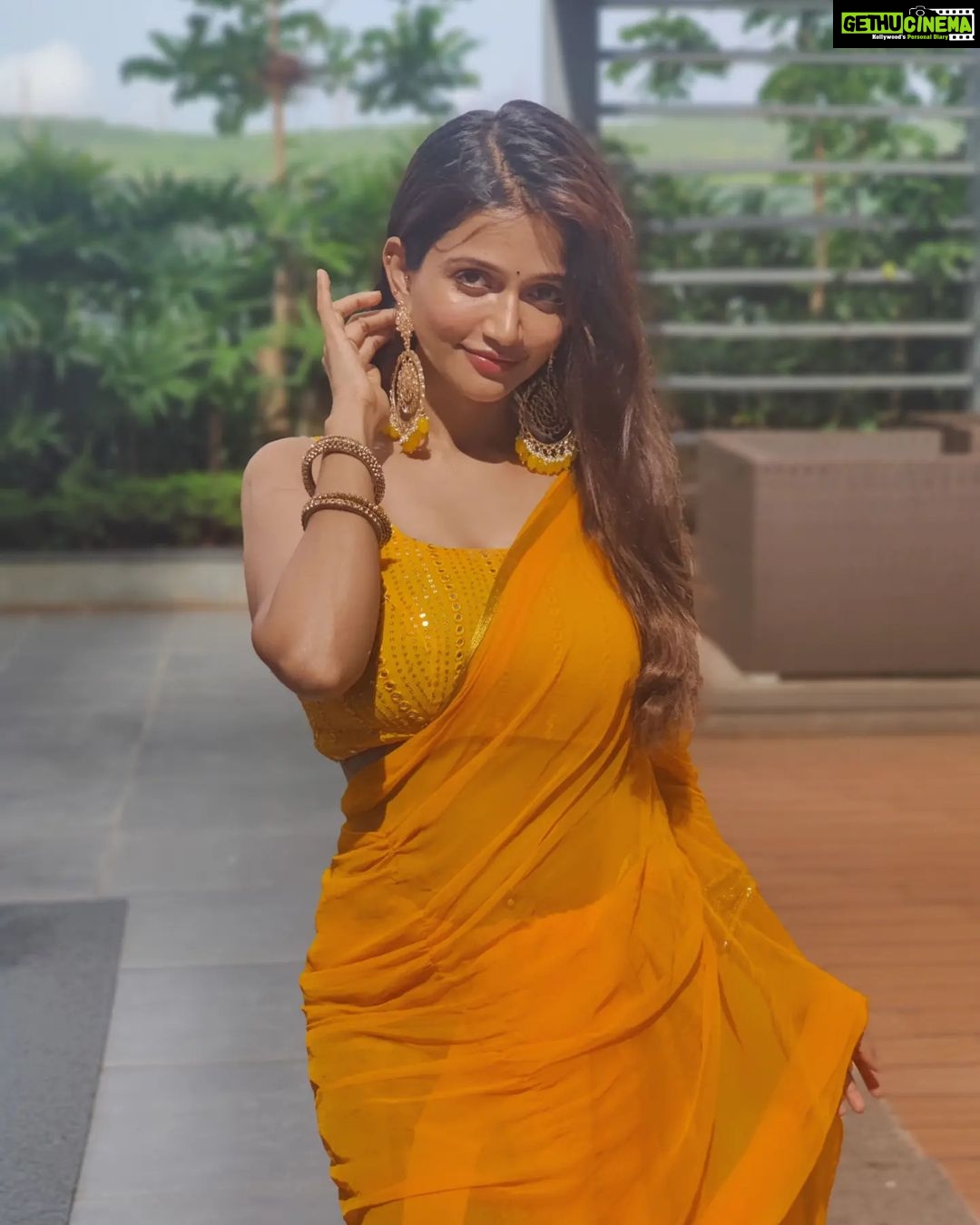 Anaika Soti Instagram - Not your average Sunflower 🌻