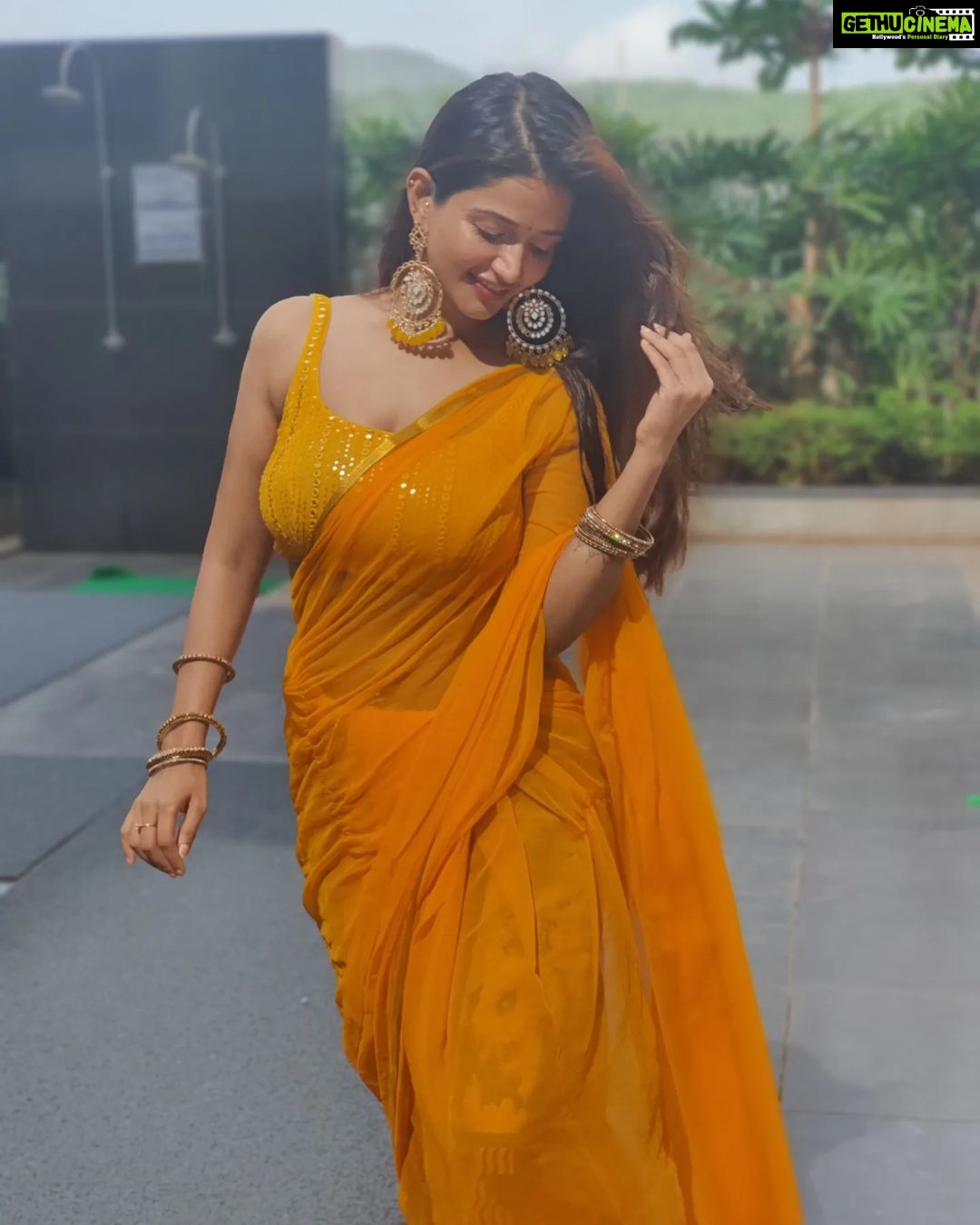 Anaika Soti Instagram - Not your average Sunflower 🌻