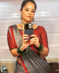Anasuya Bharadwaj Instagram - #Darja is all yours now! Playing in theatres near you!! #Kanakam 🗡 @suniltollywood @sireeshanulu @aqsa0778 @pss_entertainments__ #Shammi #Sameer #Shakeel @gaurinaidu ⭐️