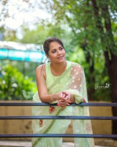 Anasuya Bharadwaj Instagram - Be your own reason to smile 😊🧚🏻‍♀️ For #PartycheddamPushpa #ThisAfternoon #12pmOnwards only on @starmaa Jewels by @lorifinejewellery ✨ PC: @verendar_photography