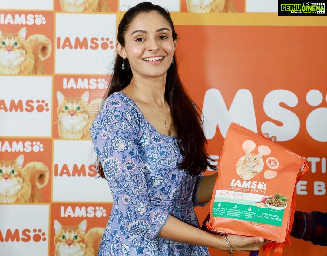 Andrea Jeremiah Instagram - @jonsnow.bichon & I had a great time interacting with the good folks at IAMS for the launch of their new cat food range at Chennaiโs Taj Connemara ๐๐๐ The premium tailored recipes were developed with vets and are already a global success ! And a special thank you for making it extra special for the lil birthday boy ๐ถ๐โค๏ธ #IAMS #IAMSWhoIAm #TailoredNutrition #UniqueBest #CatFood #NewLaunch #LaunchAlert #CatHealth #Cat