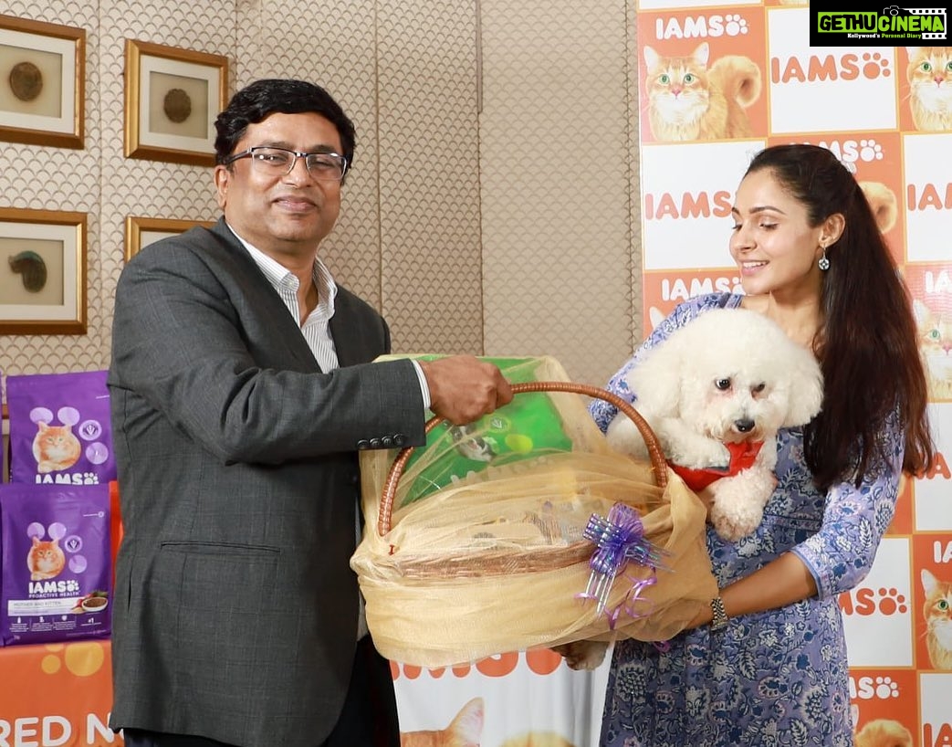 Andrea Jeremiah Instagram - @jonsnow.bichon & I had a great time interacting with the good folks at IAMS for the launch of their new cat food range at Chennaiโs Taj Connemara ๐๐๐ The premium tailored recipes were developed with vets and are already a global success ! And a special thank you for making it extra special for the lil birthday boy ๐ถ๐โค๏ธ #IAMS #IAMSWhoIAm #TailoredNutrition #UniqueBest #CatFood #NewLaunch #LaunchAlert #CatHealth #Cat