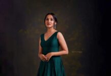 Anikha Instagram - 💚💚 @arun_payyadimeethal @jo_makeup_artist @stylestoriesbypriyanka @gospelofdesign @alkas_bridal @shamnad_wedads @shadowfx2021