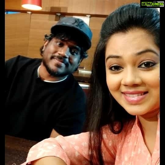 Anitha Sampath Instagram - Seriously never know this would happen this evening...so so so happy and blessed to meet him..my most favourite musician yuvan...god's grace... #anitha #anchoranitha #suntv #Sunnews #happymoment