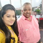 Anitha Sampath Instagram - Today cook damu Sir in our show...his both dishes were outstanding...varamilagu prawn and kozhi kodamilaga varuval... ரெண்டுமே வேற லெவல்..தெய்வ லெவல்..chanceless taste with simple few ingredients..So happy to meet him today.. #vanakkamthamizha #suntv #sunnews #anitha #anchoranitha #anithasampath