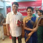 Anitha Sampath Instagram - விகடன் பொறுப்பாசிரியர் திரு.ரவிபிரகாஷ் அவர்களது புத்தக வெளியீட்டு விழாவில் தொகுப்பாளினியாக நான்... SP முத்துராமன் ஐயா ,பாக்யராஜ் சார் போன்றோரை சந்தித்ததில் மிக்க மகிழ்ச்சி..ரவிபிரகாஷ் அவர்களின் மகளும் நானும் ஏழாம் வகுப்பில் இருந்து ஒன்றாக படித்தவர்கள்..தனது 18ஆண்டு கால உழைப்பிற்கு பின் இந்த புத்தகத்தை வெளியிட்டுள்ளார் பத்திரிகையாளர் அமரர் சாவி அவர்களின் மாணவர் திரு.ரவிபிரகாஷ் அவர்கள்.