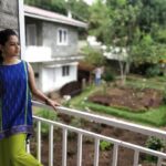 Anitha Sampath Instagram - Thirumbi vandhachu..irundhalum post pani tholla panuven..pathu dhan aganum..he he.. #kodaikanal_diaries Kodaikanal, tamil nadu