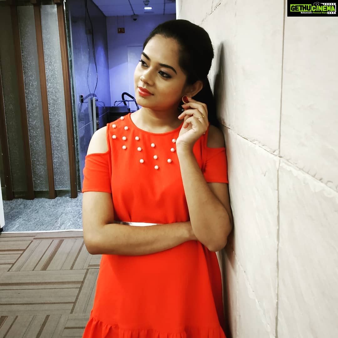 Anitha Sampath Instagram - #suntvnews #anchoranitha #lovingmywork