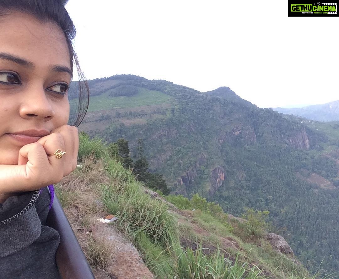 Anitha Sampath Instagram - #Conoor #dolphin_nose #stressfree #nature #mountains #familytrip