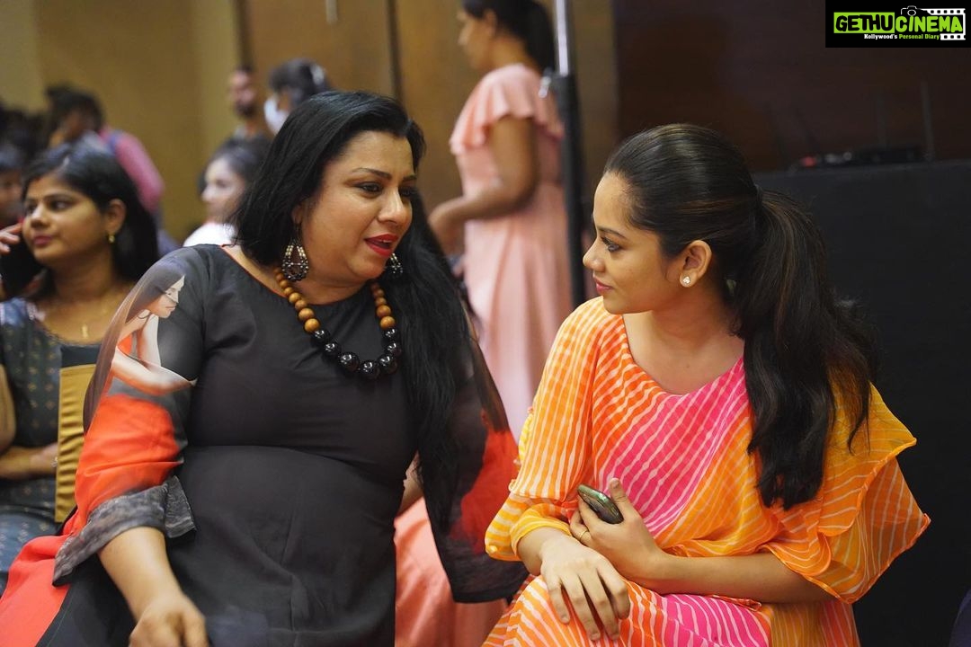 Anitha Sampath Instagram - Wearing @instorefashions . Happy to be a guest at the inclusive fashion show presented by rotaract club which included the fashion walk by the physically challenged! They just rocked it! Happy meeting sarpatta Priyadarshni rajkumar mam (pic1), mrs india 2021 jenisha sharon (pic2), @mageshramya_quotes (pic3) and all others.πππ Radisson Blu Hotel Chennai City Centre