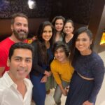 Anitha Sampath Instagram - All about yesterday at the movie premiere of #ramanandalumravananandalum congratulations baby @actress_ramyapandian 🥳 costume @instorefashions With the gang @singerkrish @jithanramesh_official @aajeedh_khalique @sundari_designer @samyuktha_shan Happy joining you all after bb jodigal! Sathyam Cinemas