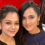 Anitha Sampath Instagram - All about yesterday at the movie premiere of #ramanandalumravananandalum congratulations baby @actress_ramyapandian 🥳 costume @instorefashions With the gang @singerkrish @jithanramesh_official @aajeedh_khalique @sundari_designer @samyuktha_shan Happy joining you all after bb jodigal! Sathyam Cinemas
